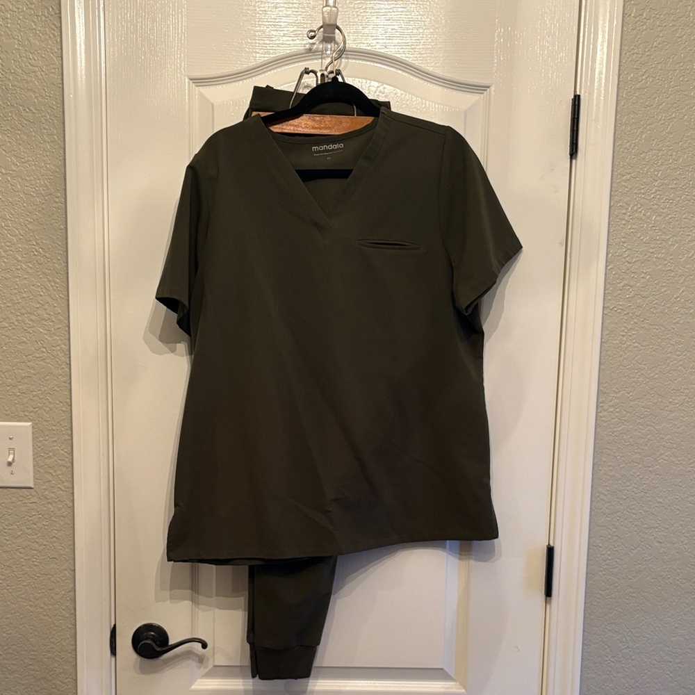 Mandala scrub set XL top with large bottom